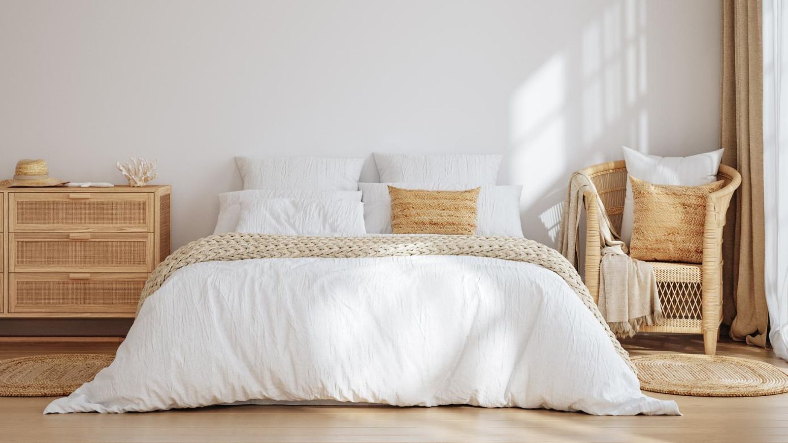 Dormitorio con decoración veraniega.