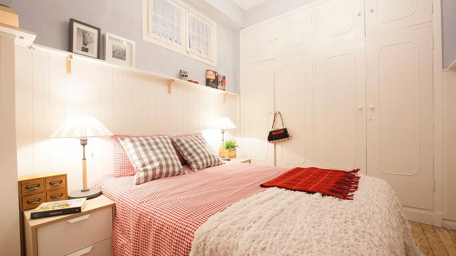 Dormitorio de matrimonio luminoso
