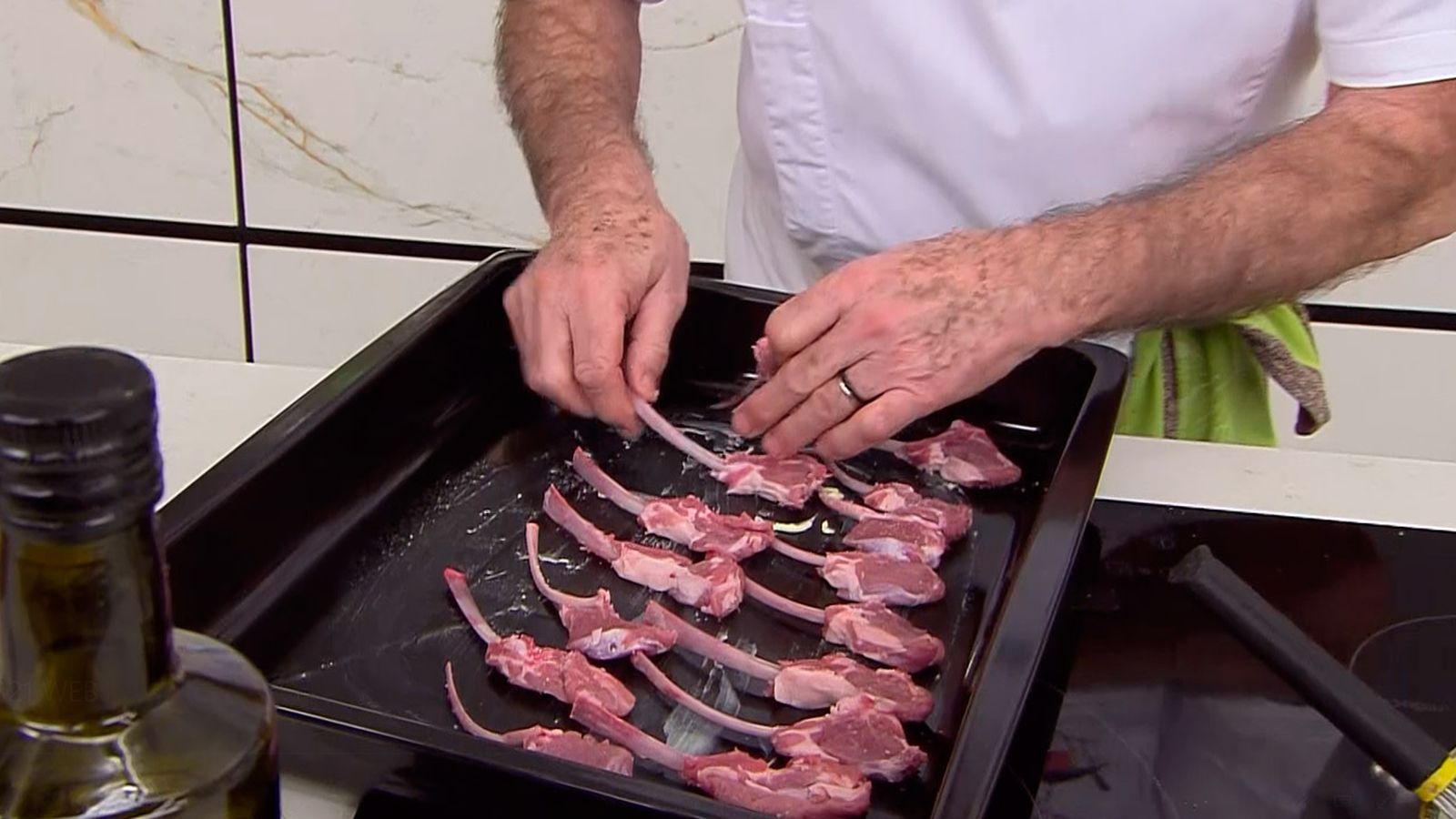 KARL66770321 chuletillas de cordero villeroy receta karlos arguinano paso1 KARL66770321 chuletillas de cordero villeroy receta karlos arguinano paso1