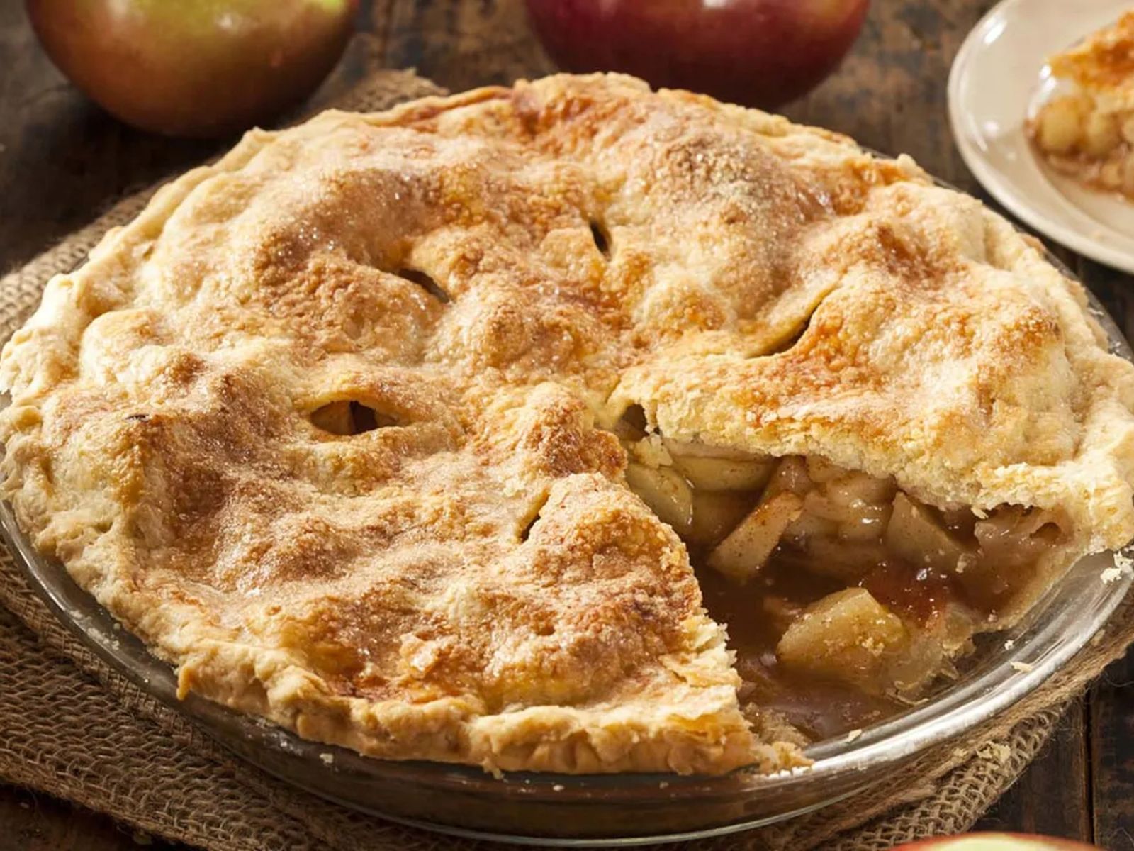 La clásica tarta de manzana americana, con su masa dorada y crujiente que esconde un relleno jugoso y especiado: puro sabor a otoño.