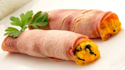 Rollitos de jamón rellenos de huevo, espinacas y queso, de Karlos Arguiñano