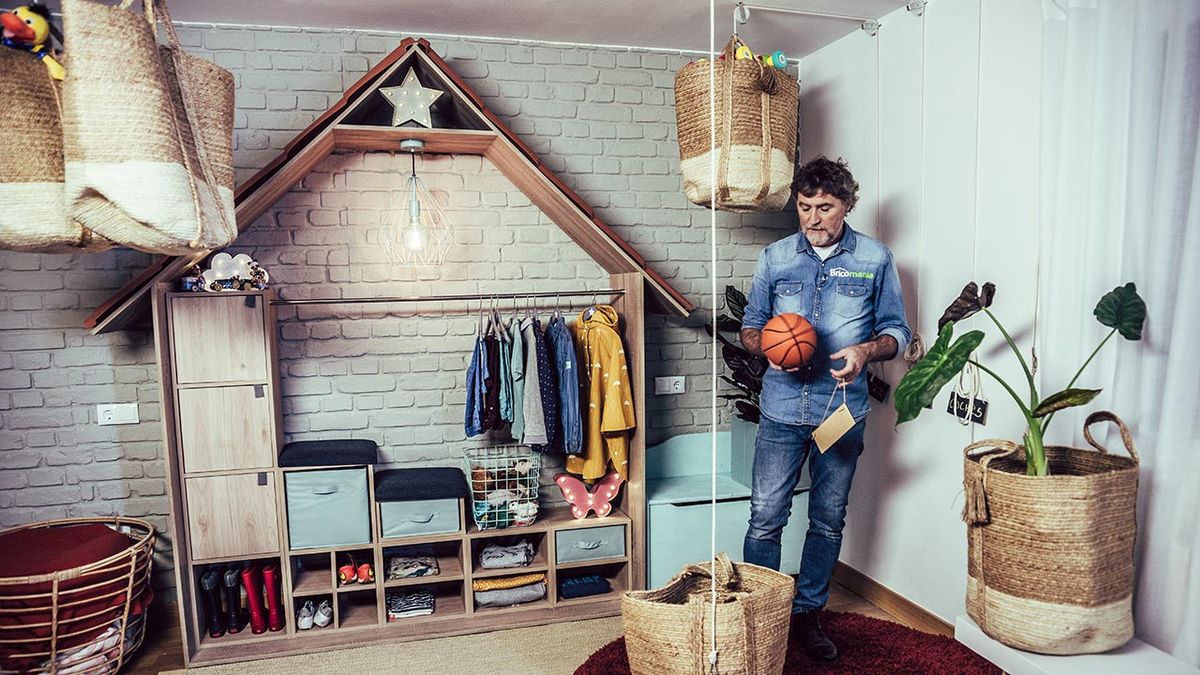 Como colgar grandes cestos para mantener el orden en la habitacion paso 13