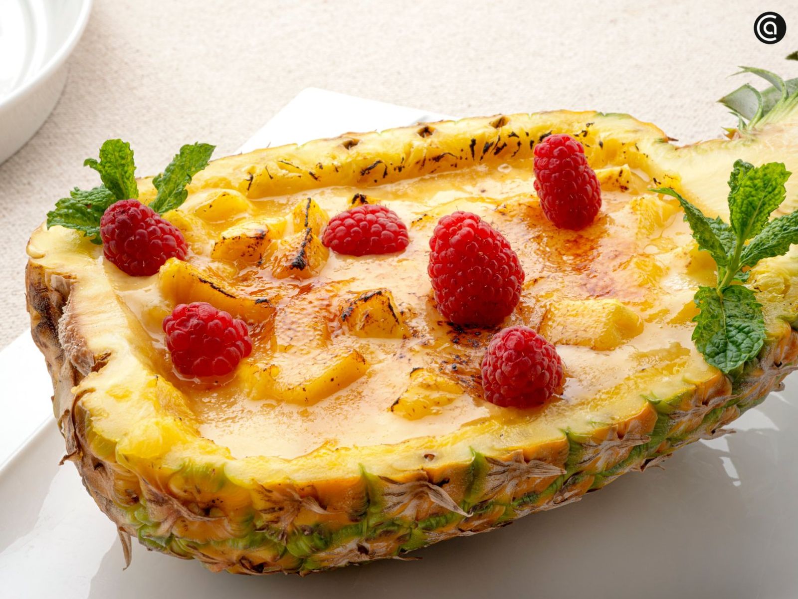 Aprende a preparar una piña rellena con la receta de Karlos Arguiñano