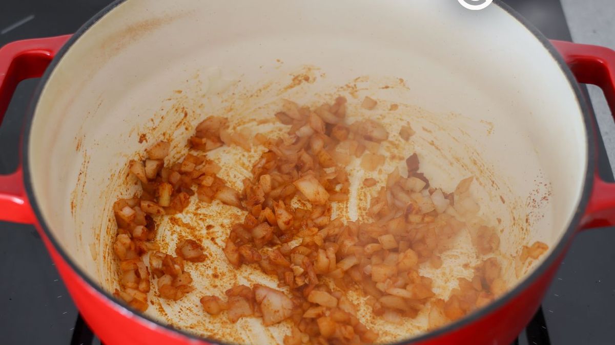 Sofrito para patatas viudas