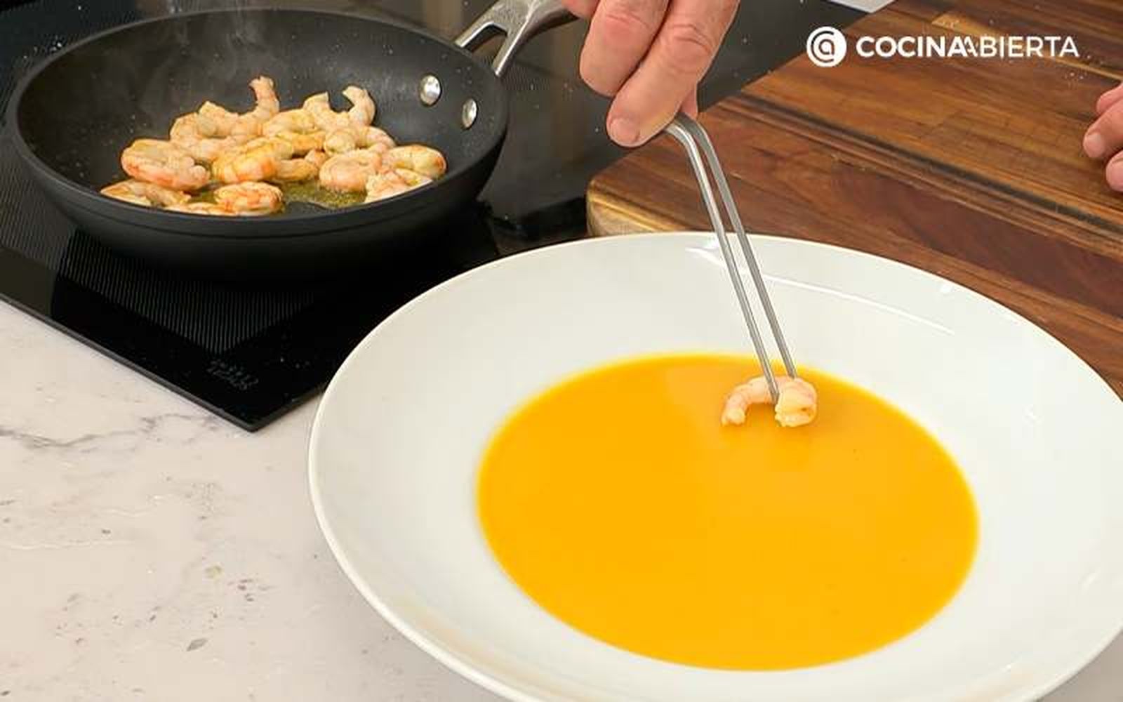 Reparte las gambas salteadas Reparte las gambas salteadas