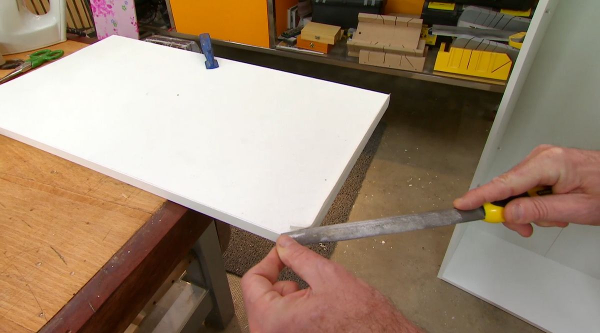 Armario para tabla de planchar oculta paso 5