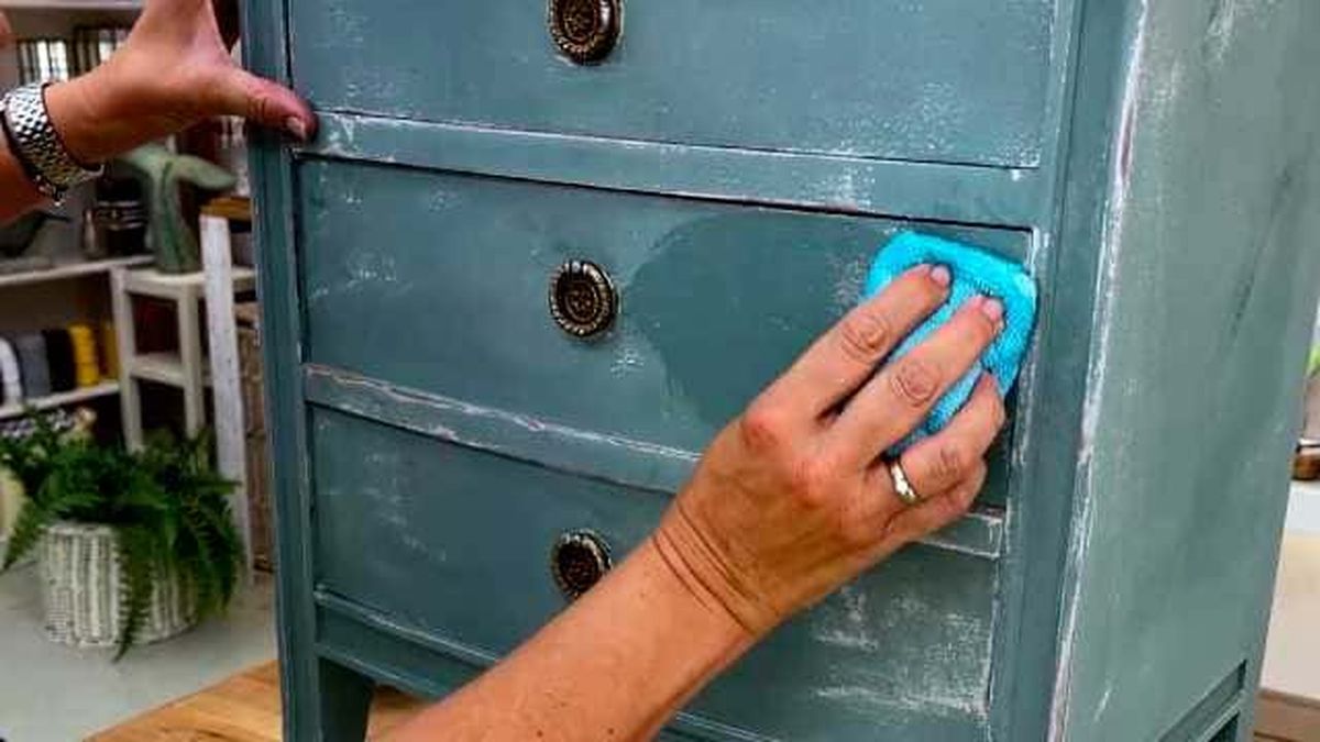 como pintar un mueble vintage 7