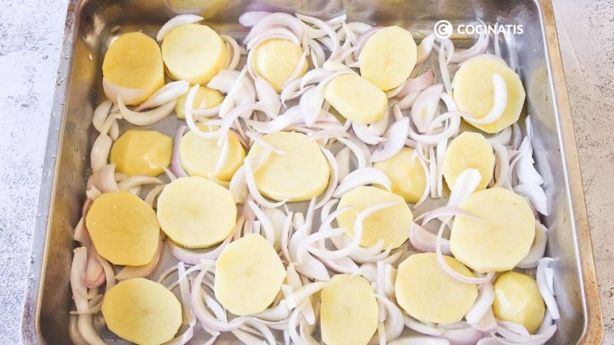 Patatas y cebolla para hornear