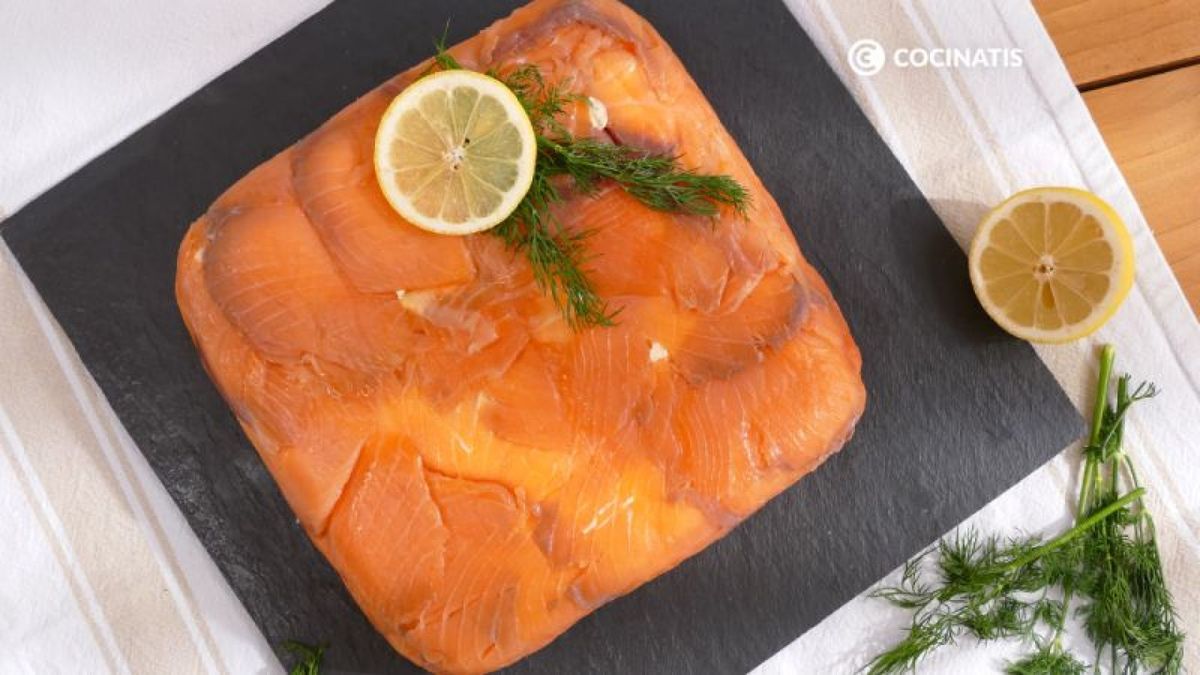 Pastel de salmón ahumado y pan de molde