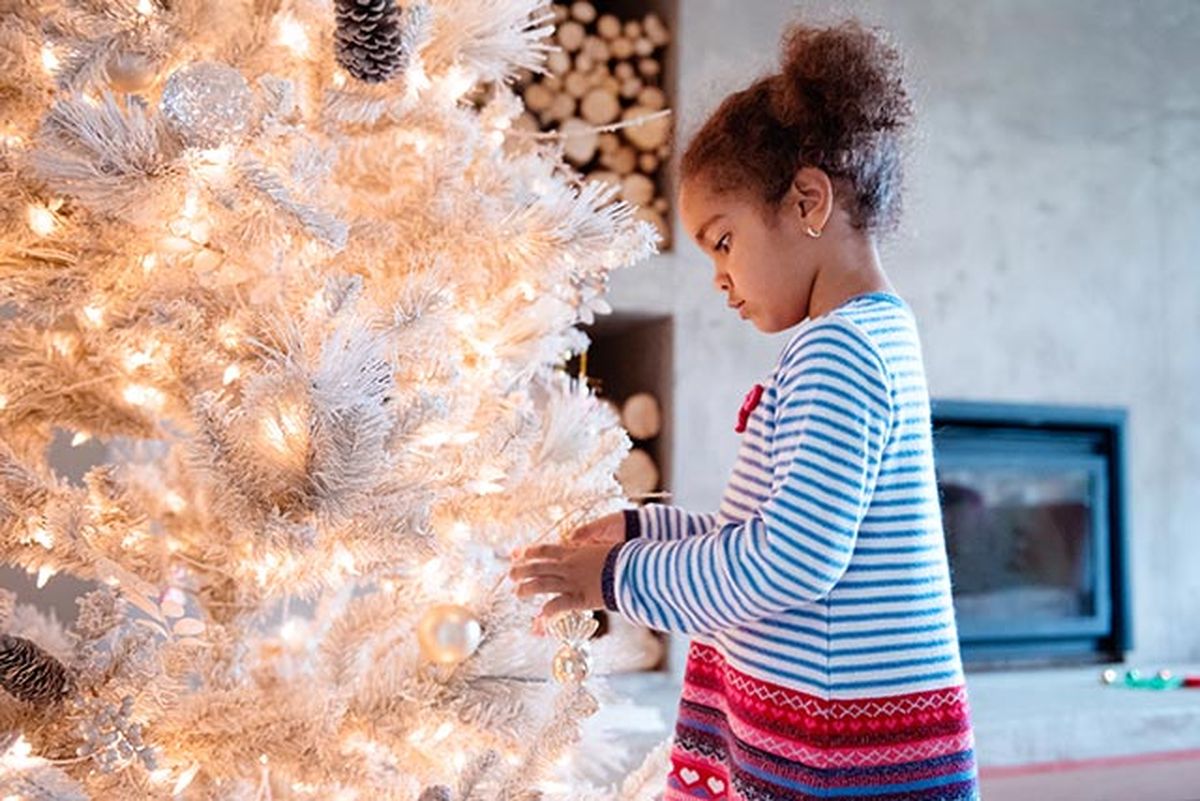 como decorar arbol navidad blanco adornos blancos nacarados mate
