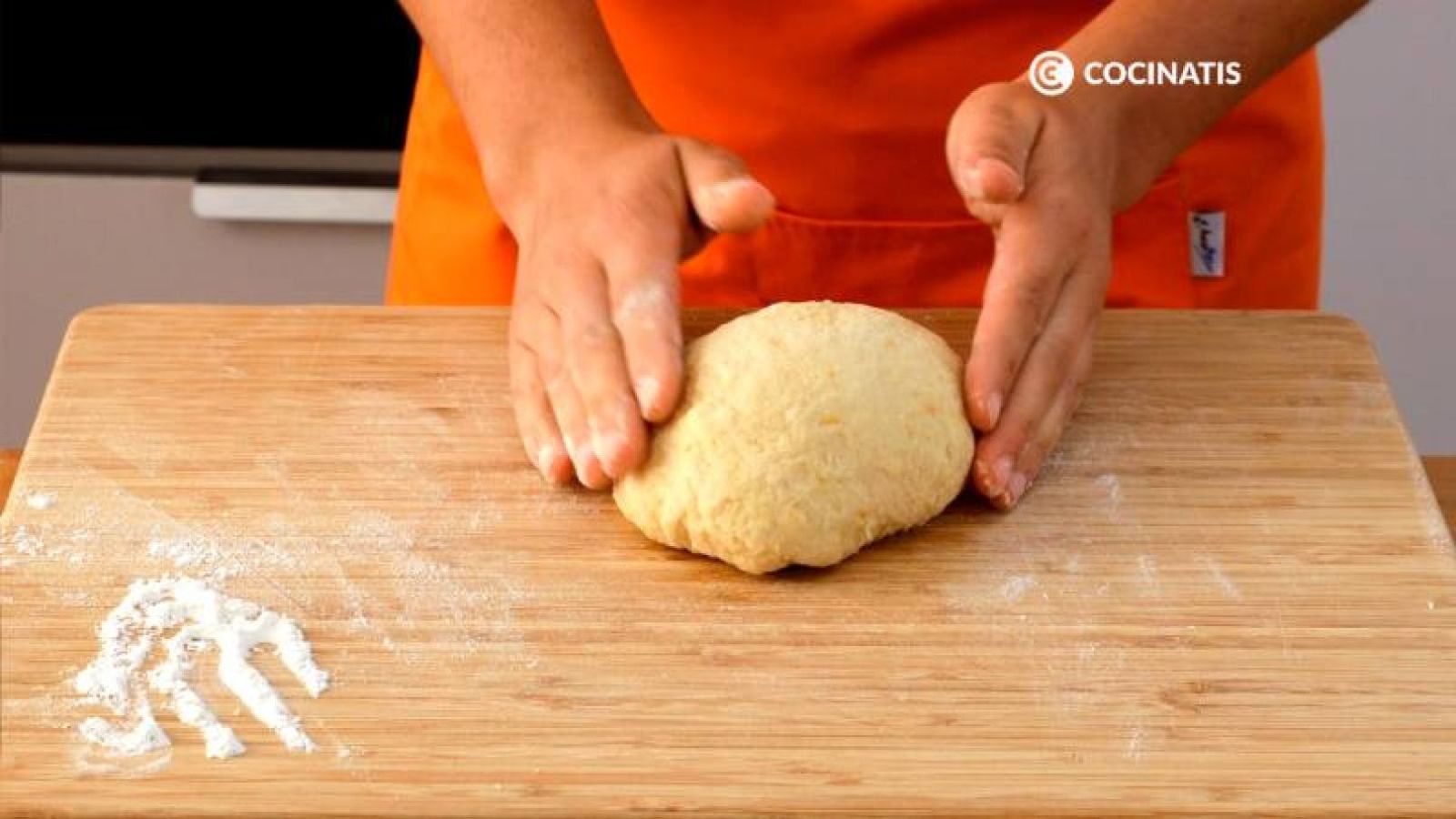 Amasa, dale forma de bola y deja reposar Amasa, dale forma de bola y deja reposar
