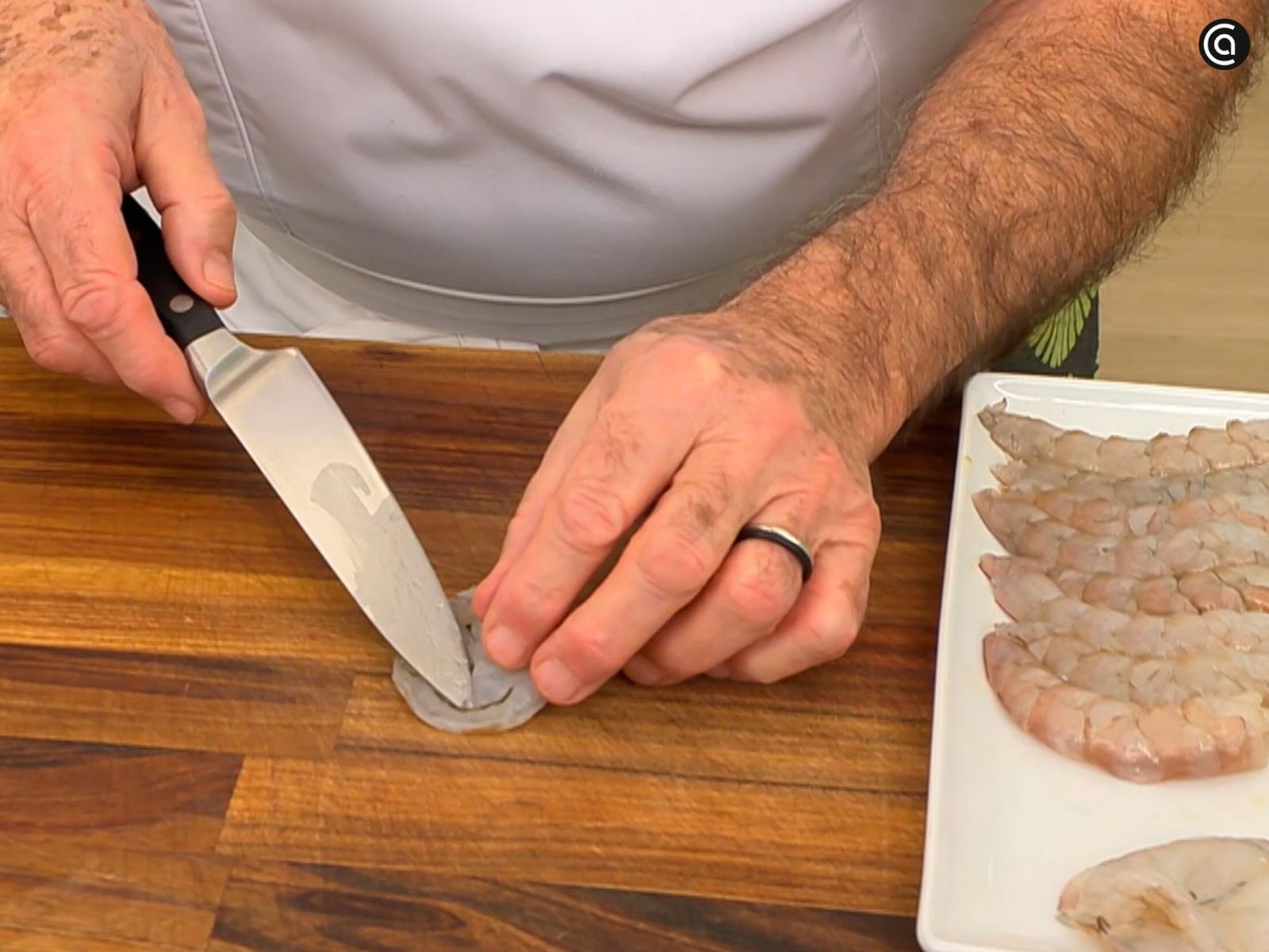 Limpia los langostinos