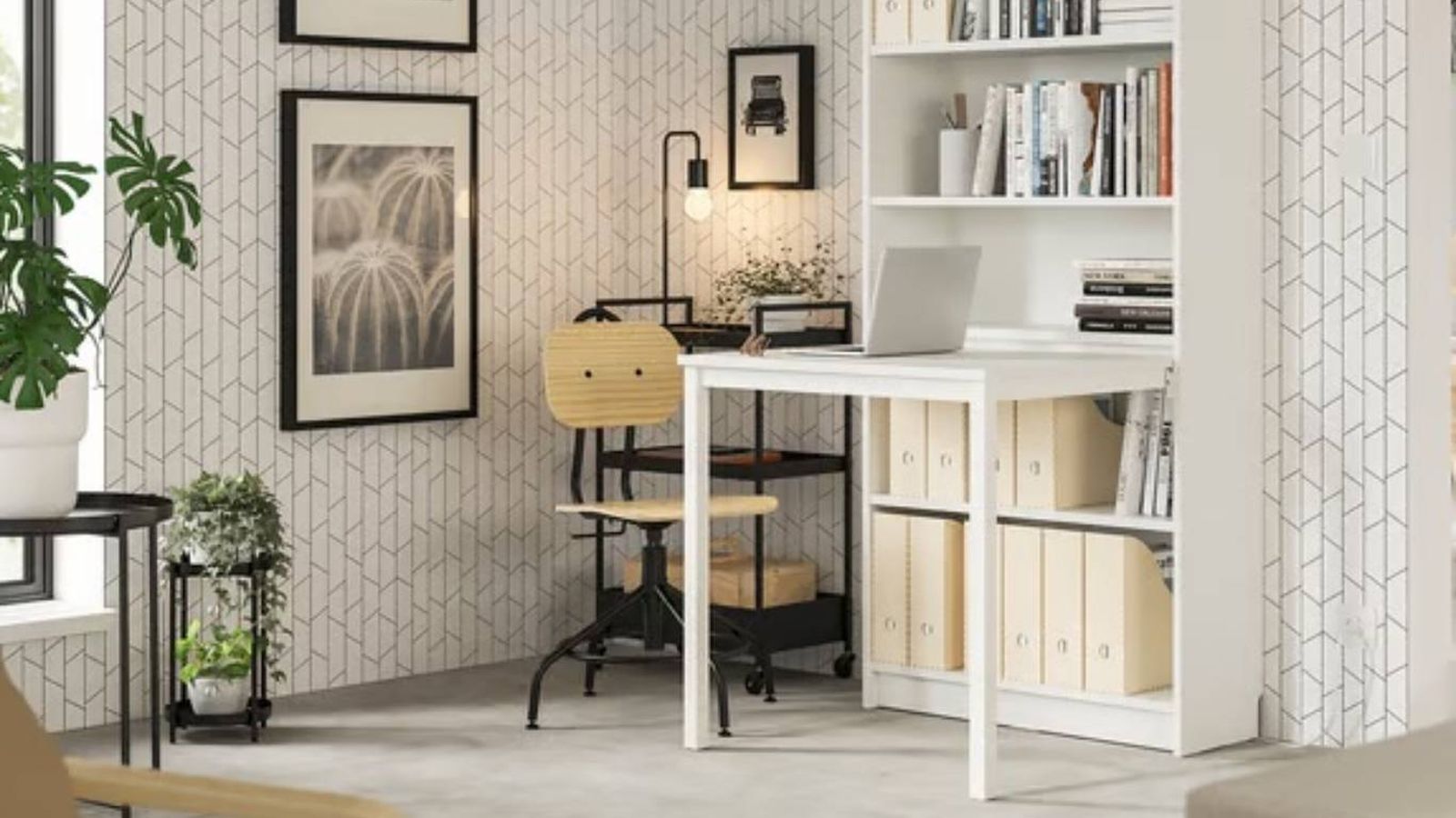 Un escritorio integrado en la estantería es ideal para crear una zona de trabajo sin perder espacio. Un escritorio integrado en la estantería es ideal para crear una zona de trabajo sin perder espacio.