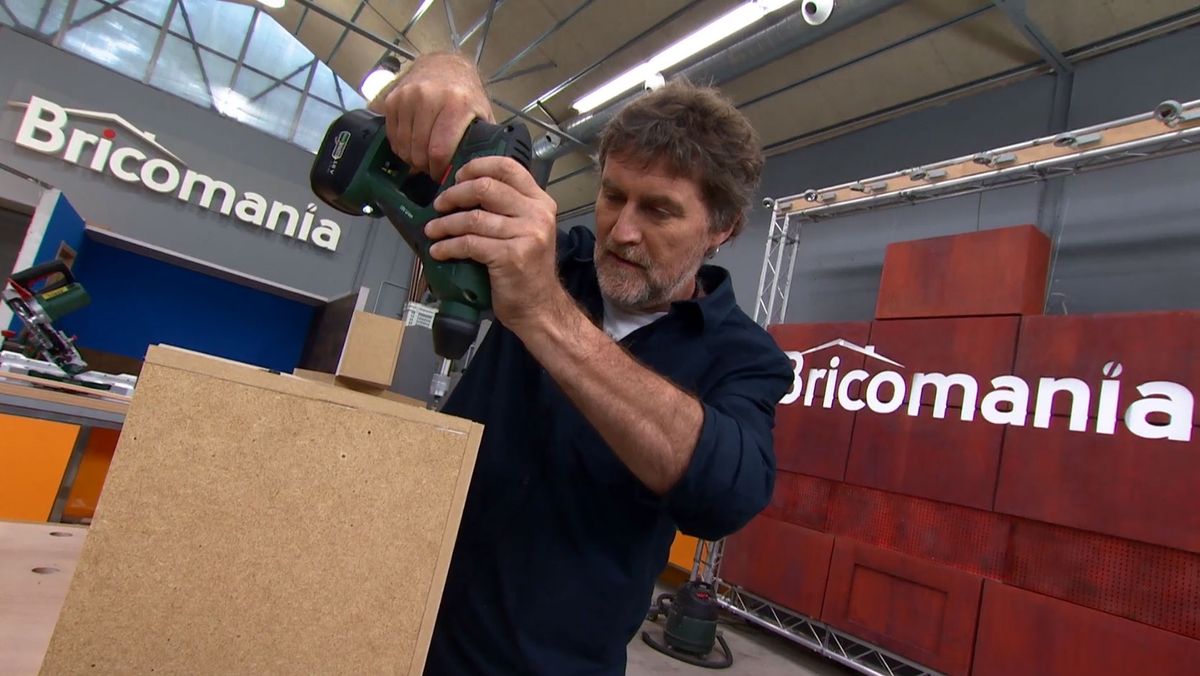 Cómo hacer una chimenea decorativa paso 3