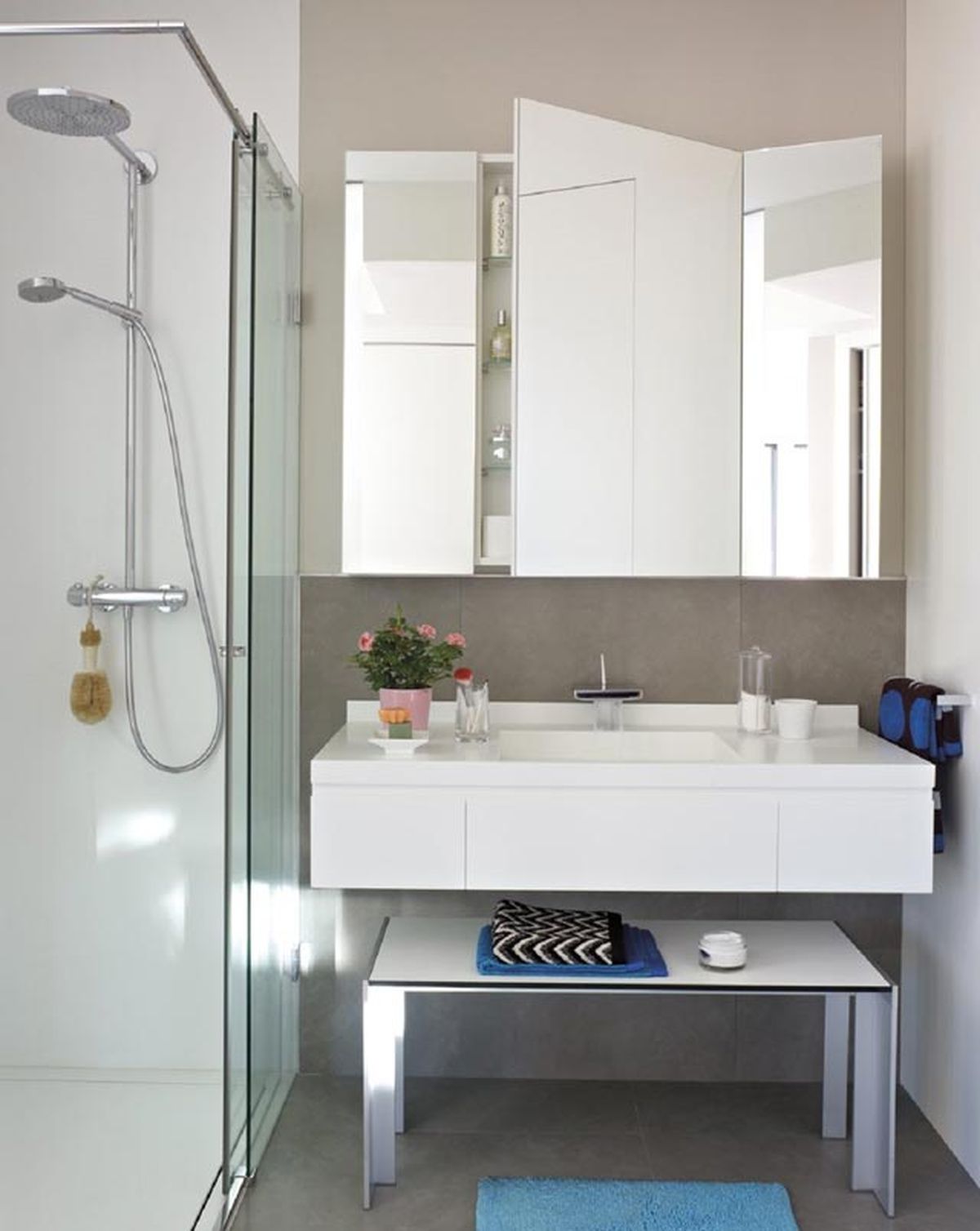 Claves para decorar un baño pequeño moderno y funcional 11