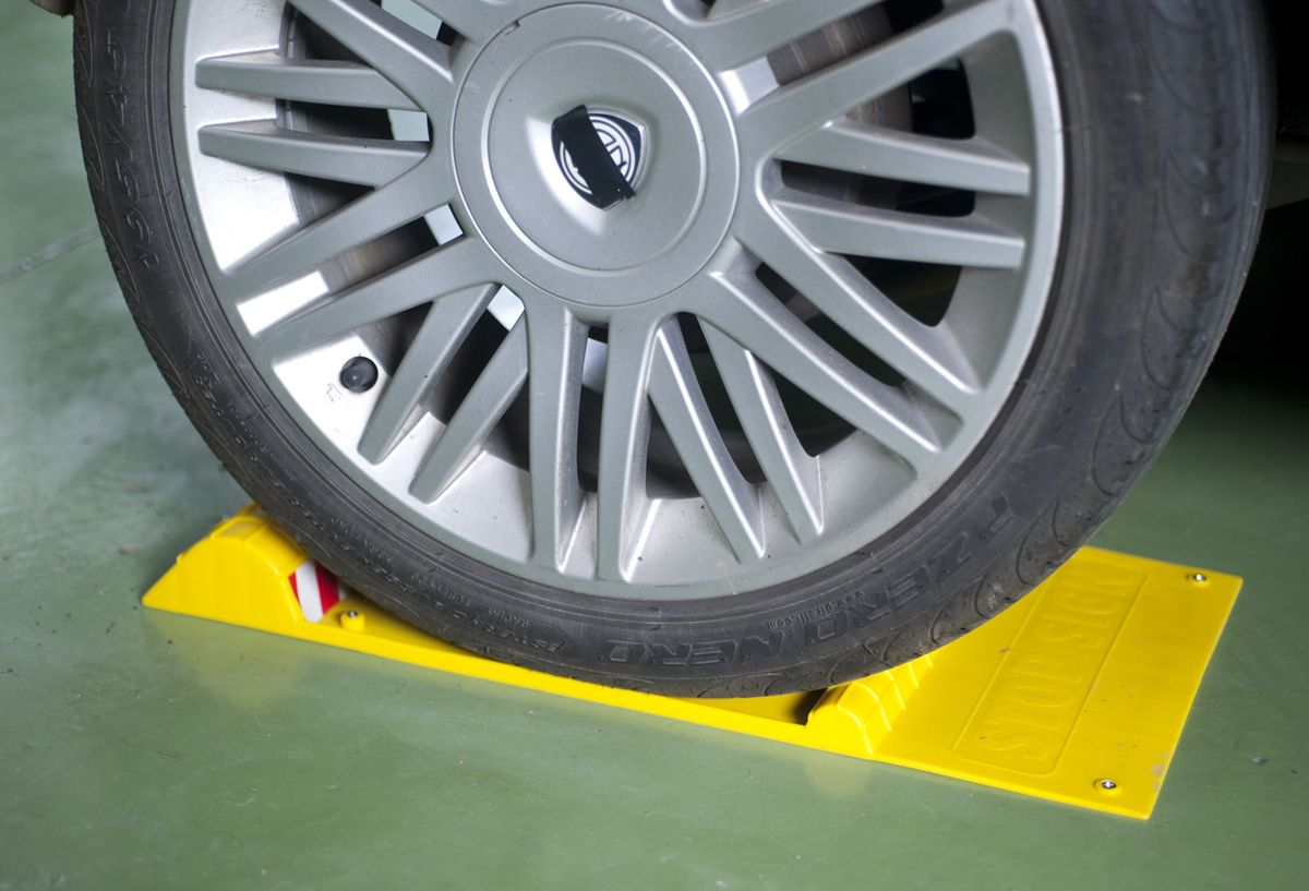 Bricomania 689 Topes para aparcamiento p7