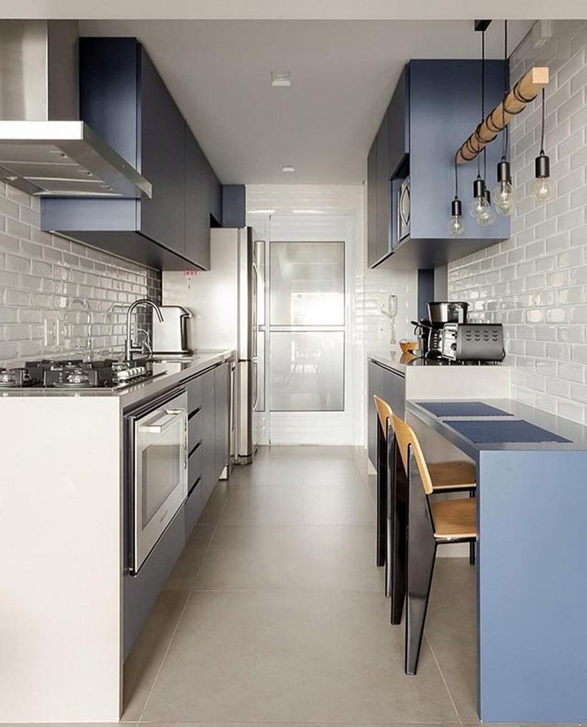 Cocinas pequeñas y alargadas 10