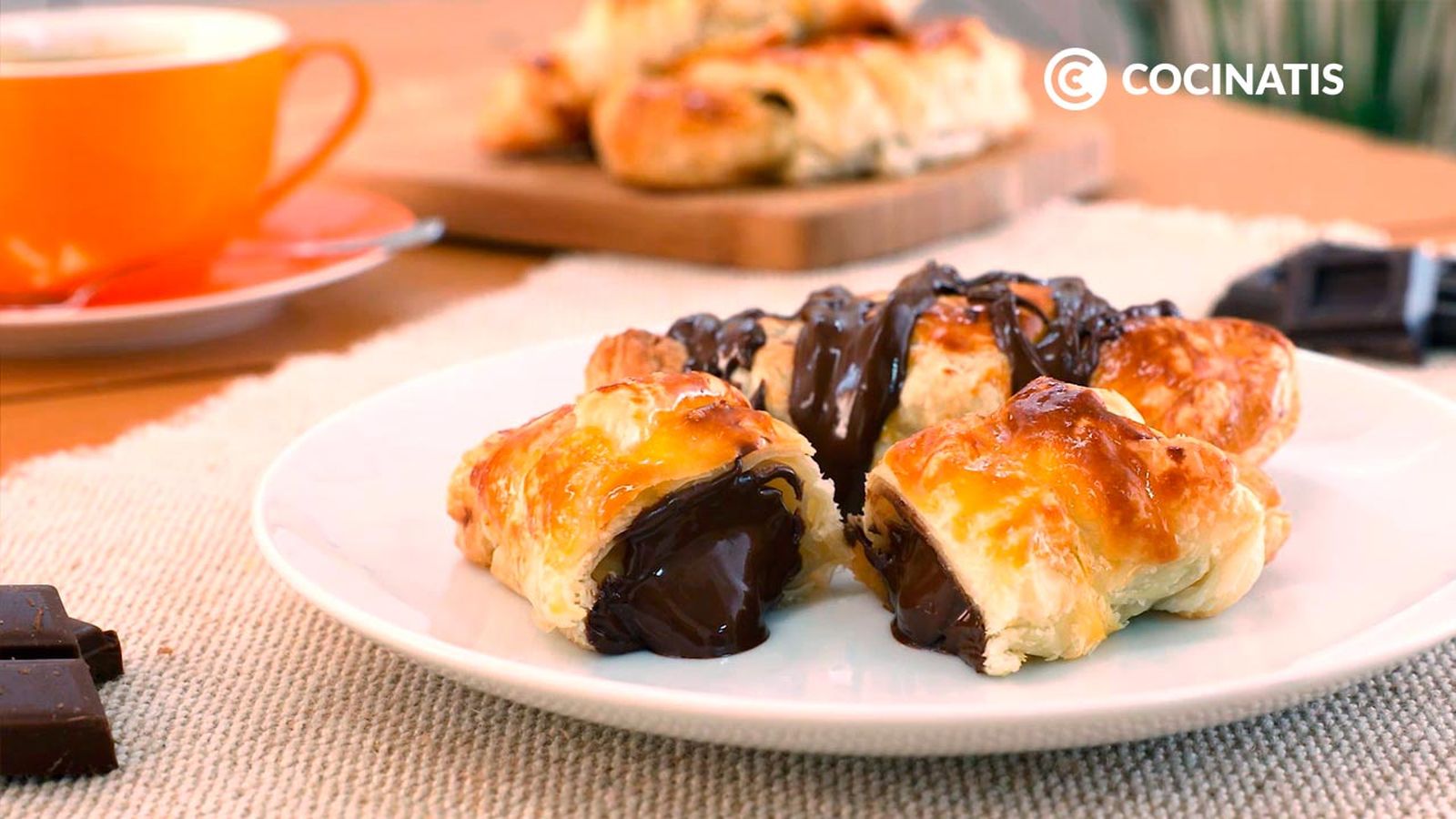 Croissants rellenos de chocolate