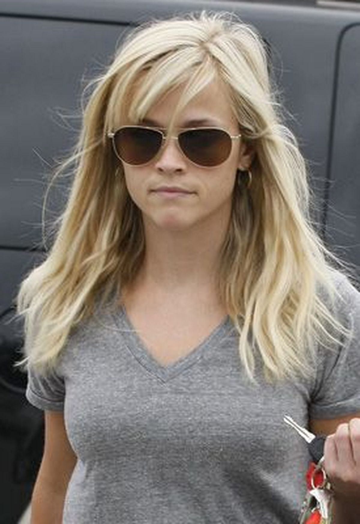 Reese Witherspoon con gafas de sol tipo aviador