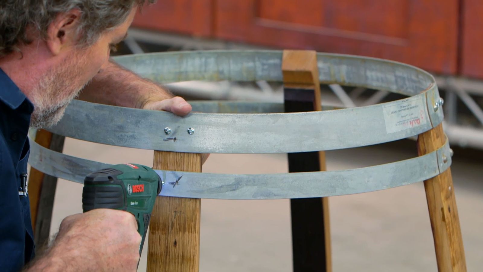 Cómo hacer una mesa con una barrica paso 5 Cómo hacer una mesa con una barrica paso 5
