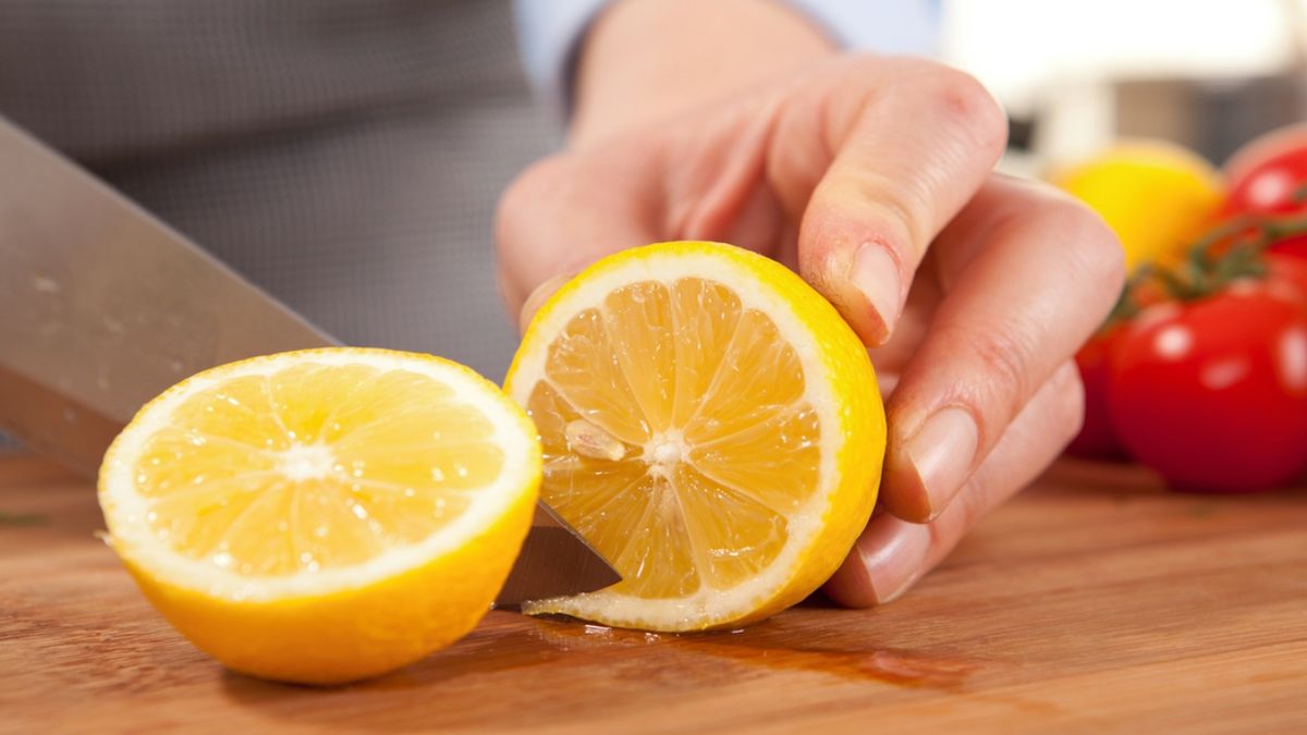 El limón sirve para resaltar sabores, equilibrar grasas y conservar alimentos