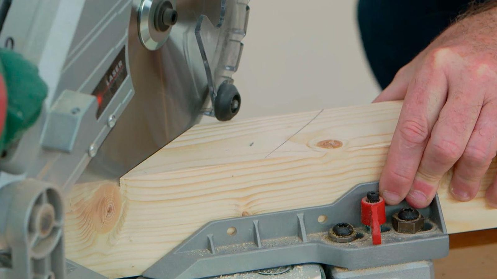 Cómo hacer un panel de madera decorativo paso 2 Cómo hacer un panel de madera decorativo paso 2