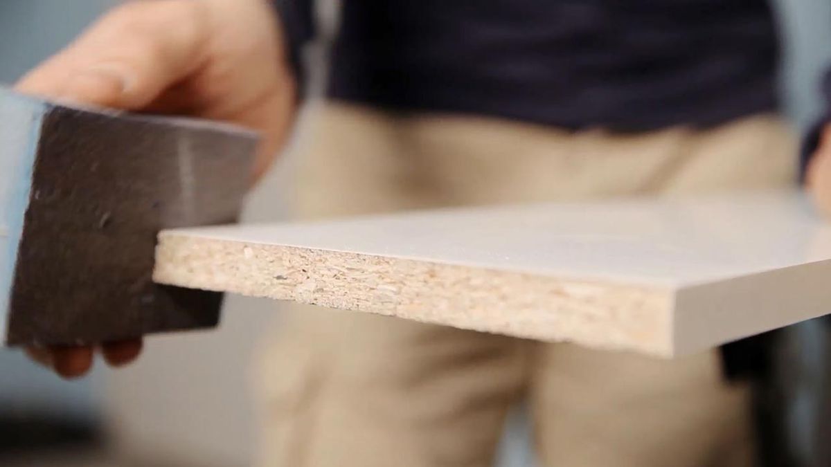 Cómo colocar una balda encima de la puerta paso 2