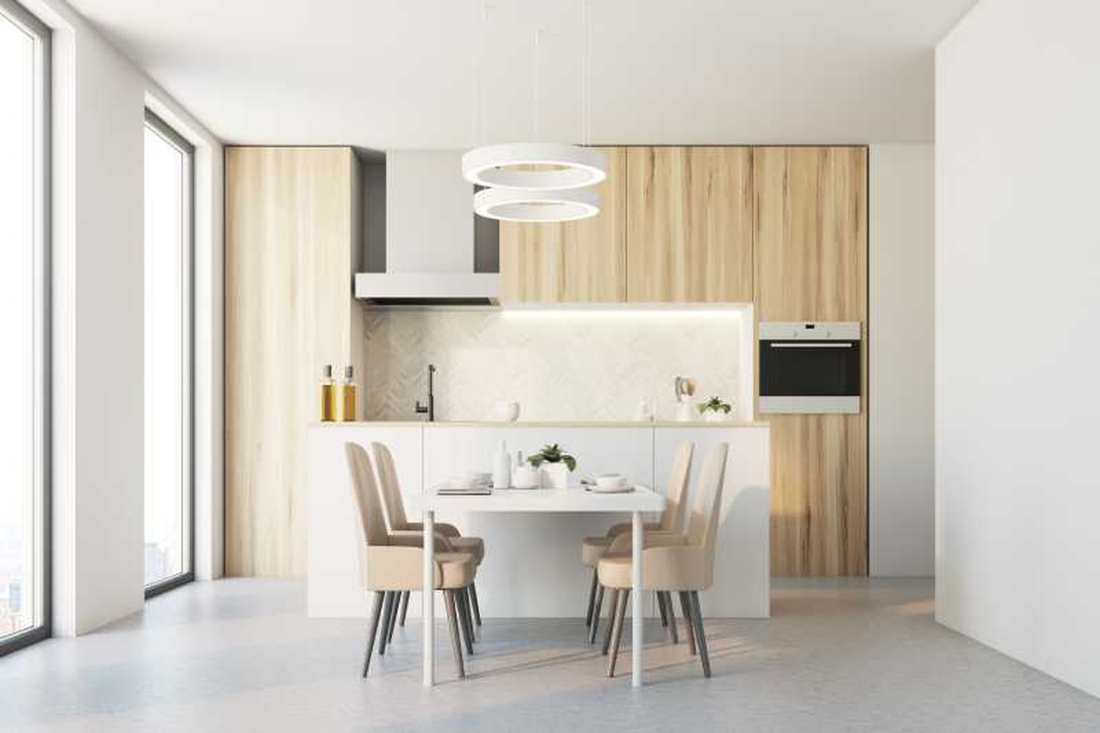 Comedor pequeño con muebles claros muy luminoso. Comedor pequeño con muebles claros muy luminoso.