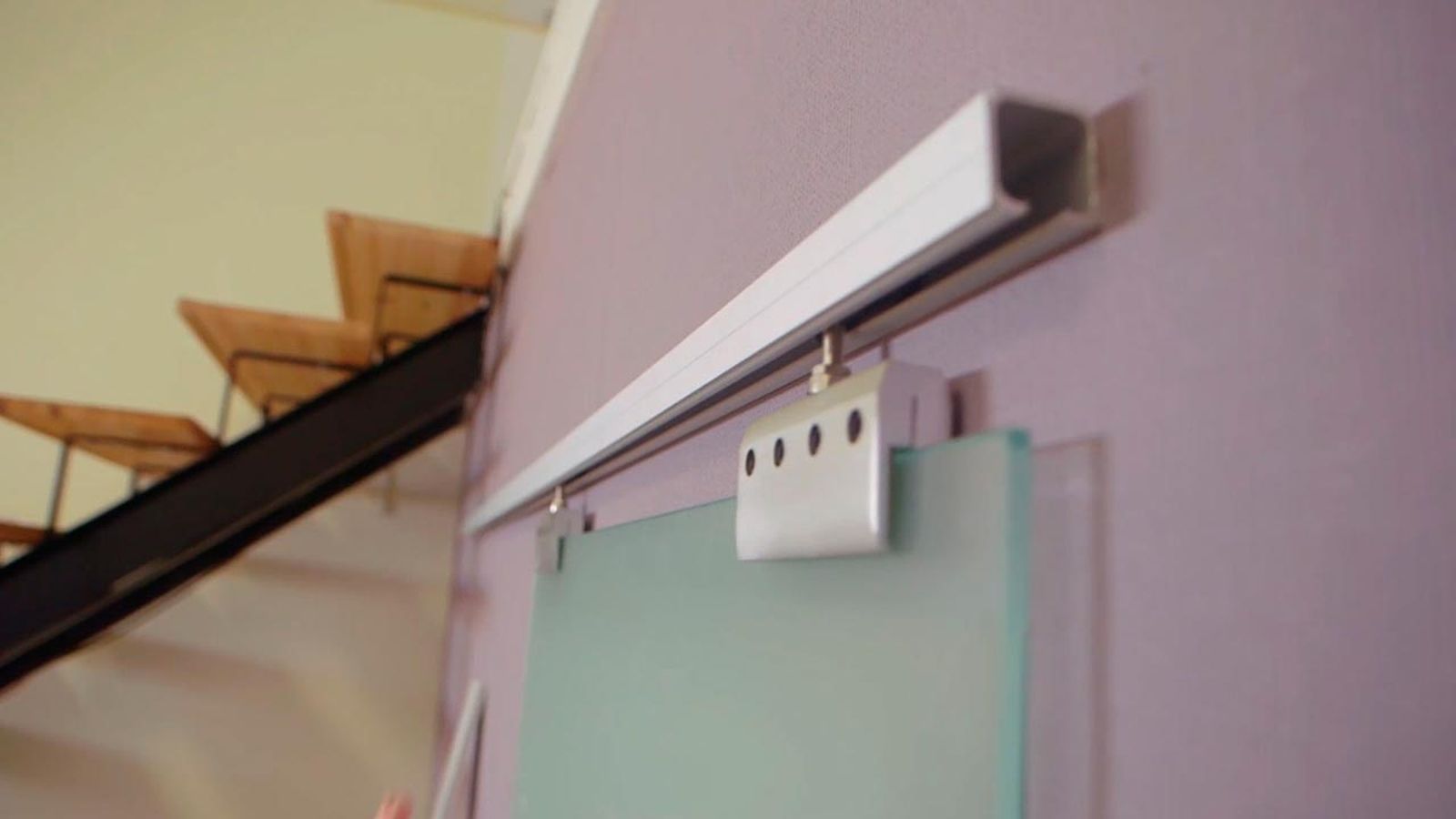 Cómo instalar puerta corredera en tabique de madera paso 7 Cómo instalar puerta corredera en tabique de madera paso 7