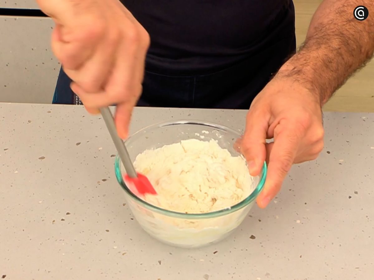 Mezcla los ingredientes del prefermento y deja que repose