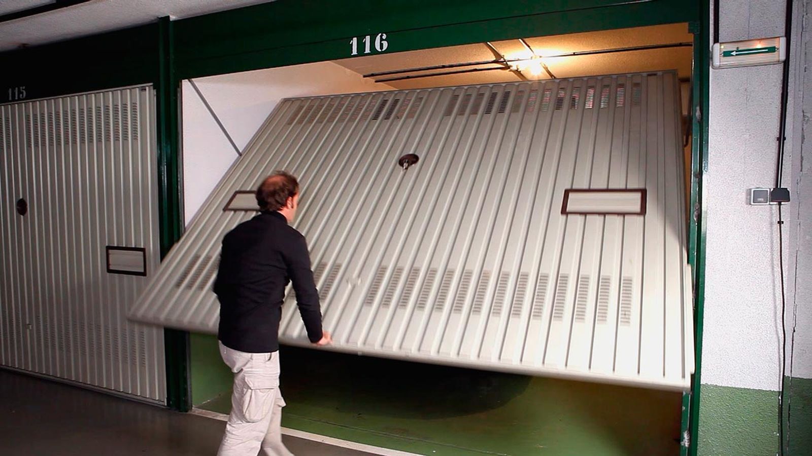 Cambiar bombín de puerta de garaje paso 7 Cambiar bombín de puerta de garaje paso 7