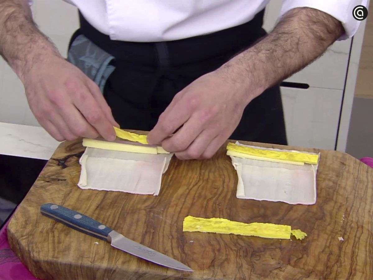 Prepara el relleno de palitos de cangrejo