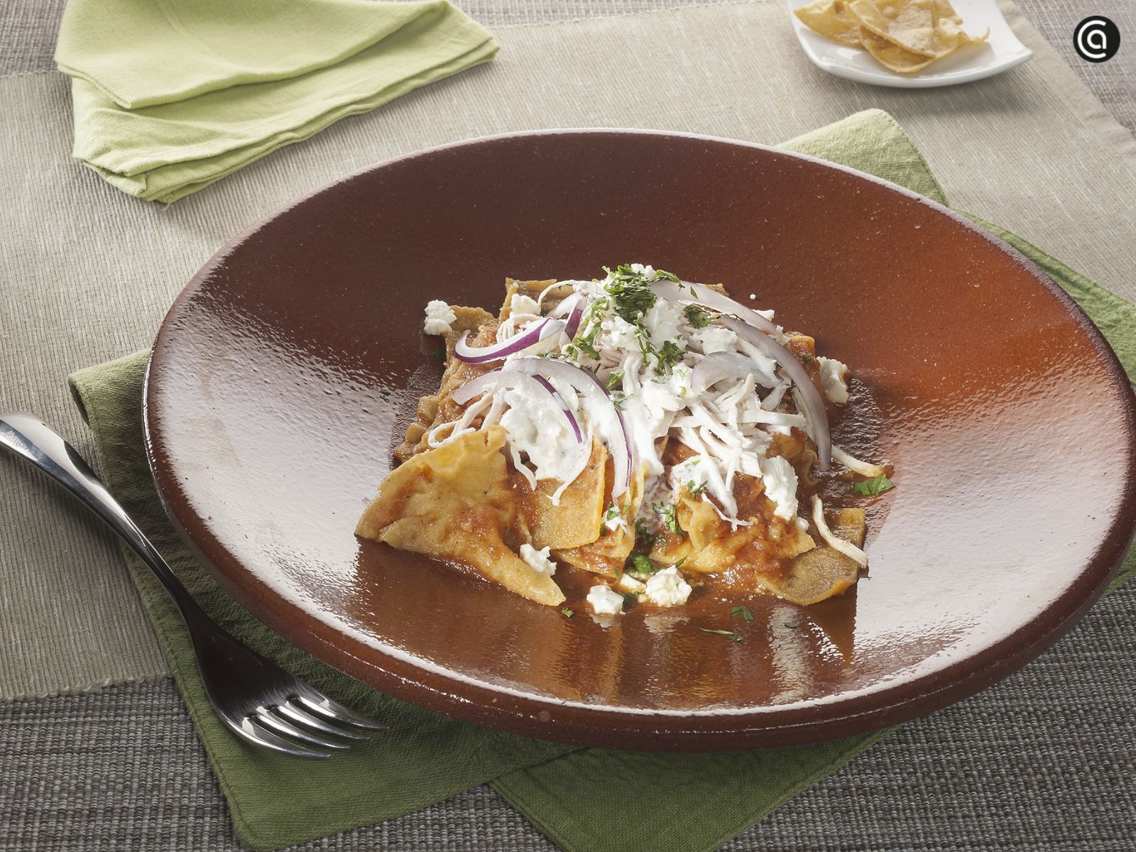 Chilaquiles con pollo, receta mexicana