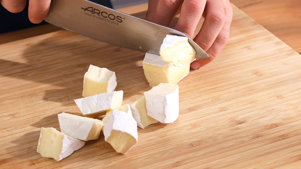 Bocados de queso brie y arándanos   Paso 2