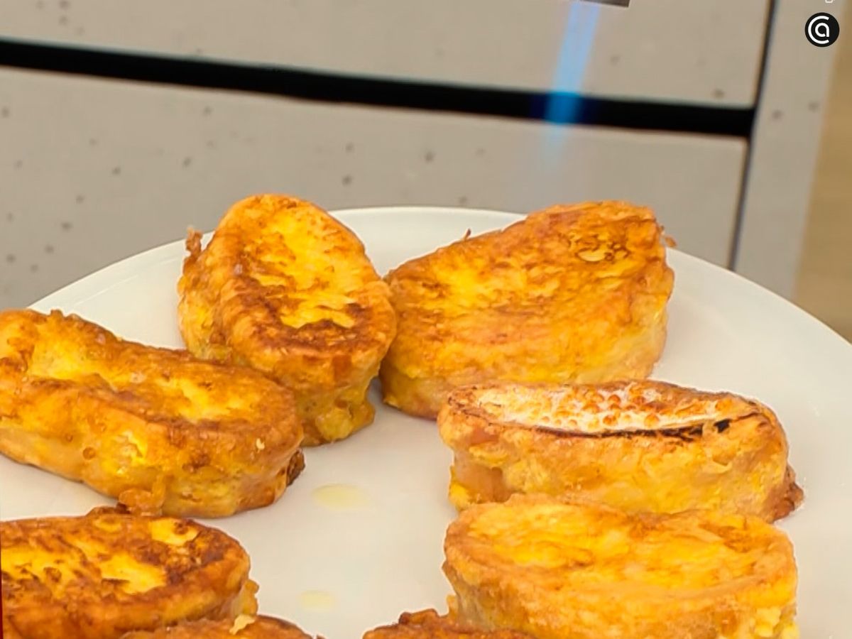 Espolvoréalas con azúcar y dora la superficie con el soplete