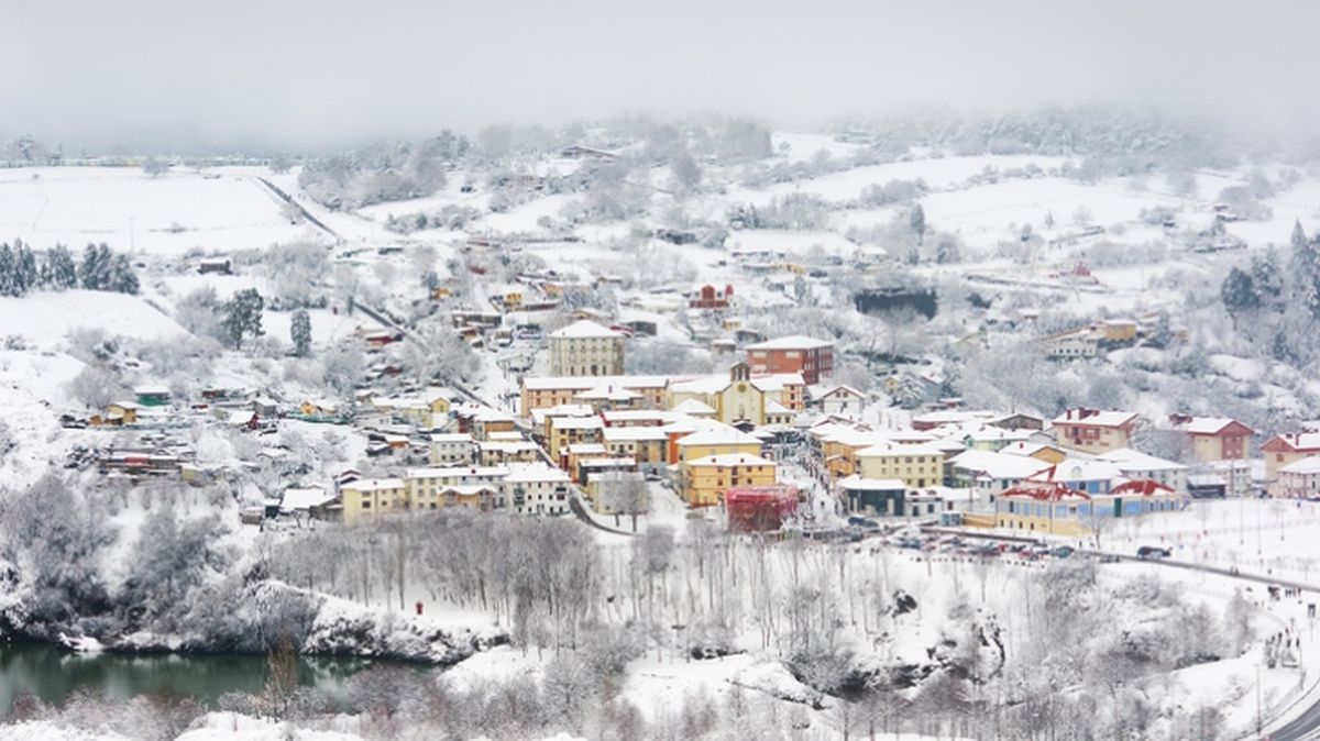 El centro de La Arboleda, completamente cubierto de nieve