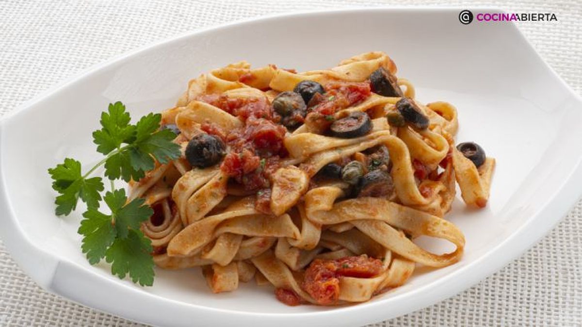 Fettuccine a la puttanesca, la famosa salsa italiana