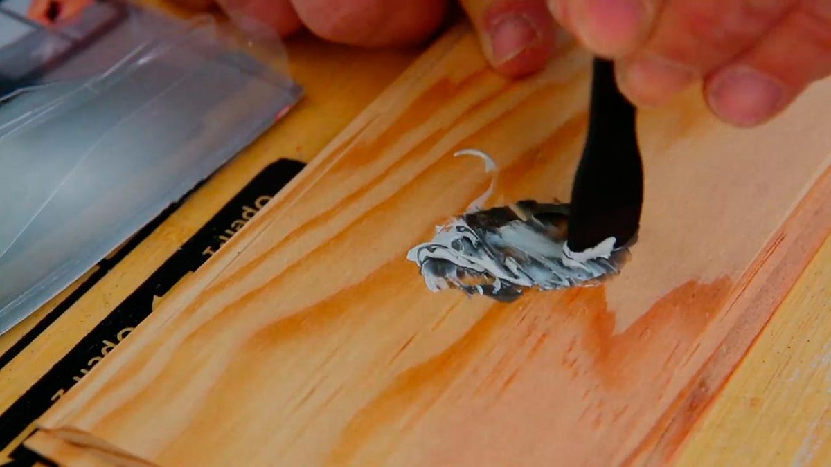 Cómo hacer soldadura metálica en frío paso 3