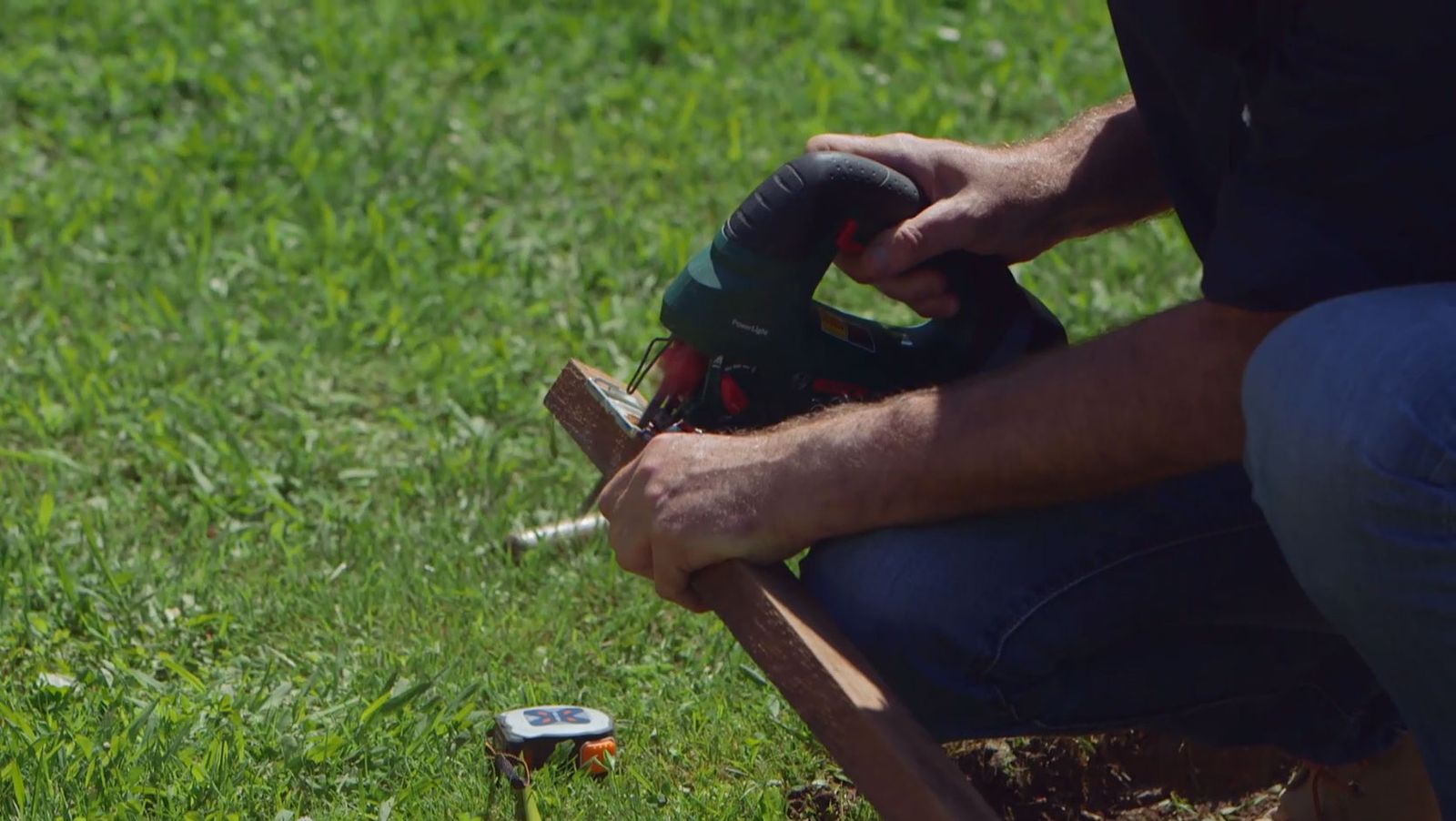 Cómo hacer una solera de exterior de madera paso 4 Cómo hacer una solera de exterior de madera paso 4