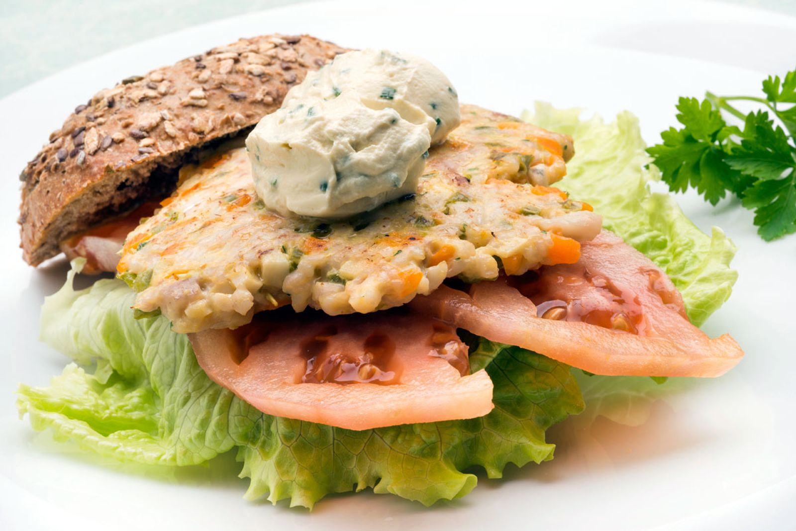 5278 Hamburguesa de pescado con salsa de mostaza y queso (663) xl