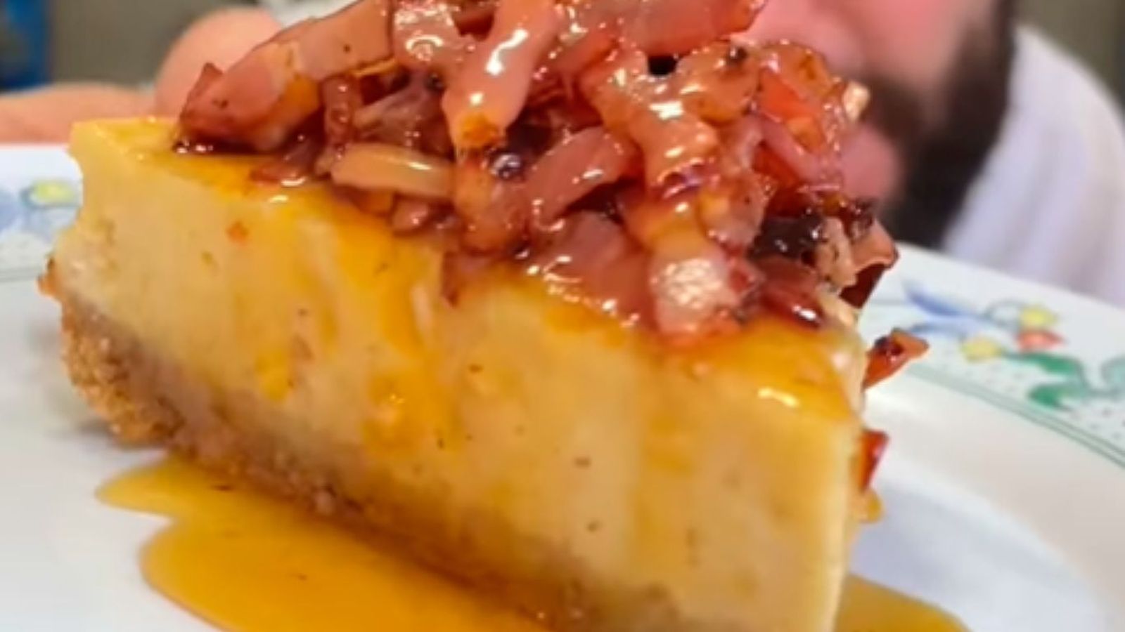 Tarta de queso salada de bacon y sirope de arce