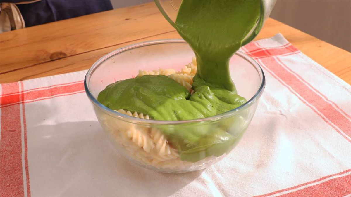 fusilli con salsa de espinacas y queso  paso 3