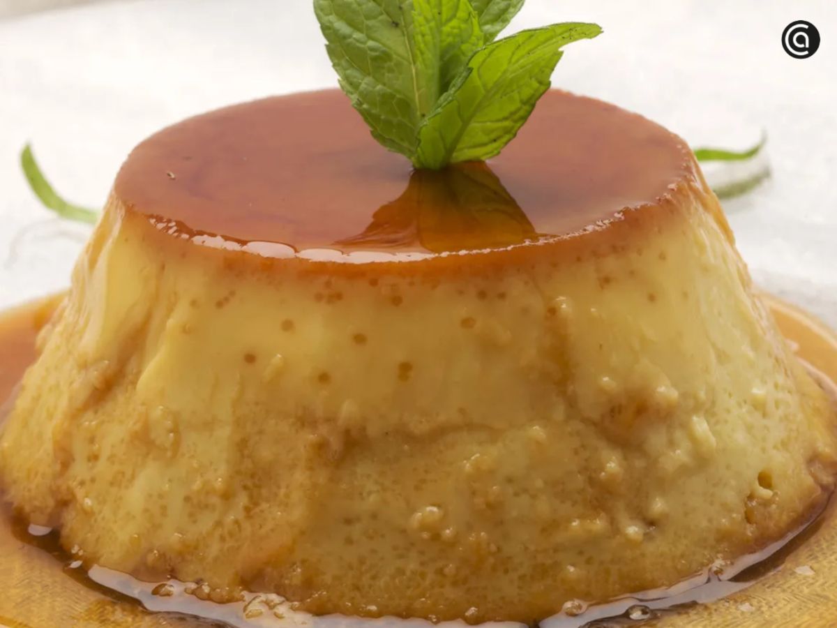 Con fruta natural y caramelo dorado, una versión fresca y ligera del flan clásico.