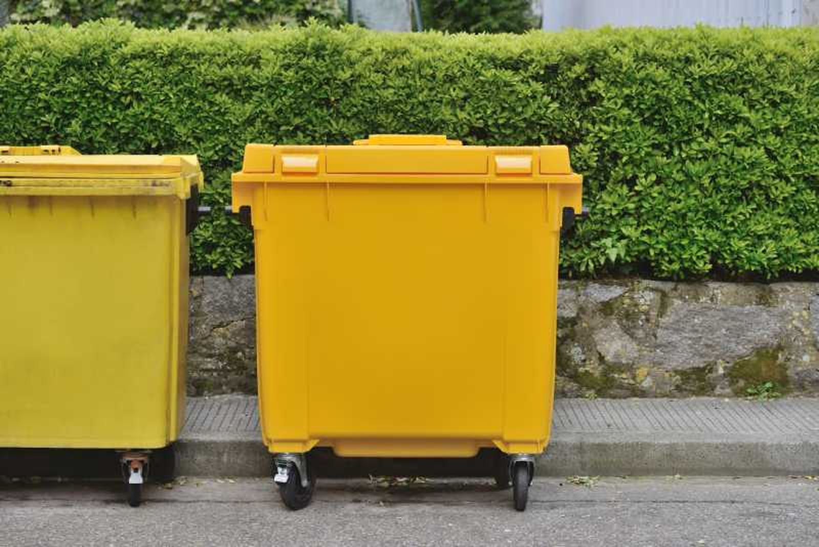El contenedor amarillo está destinado a los derechos plásticos