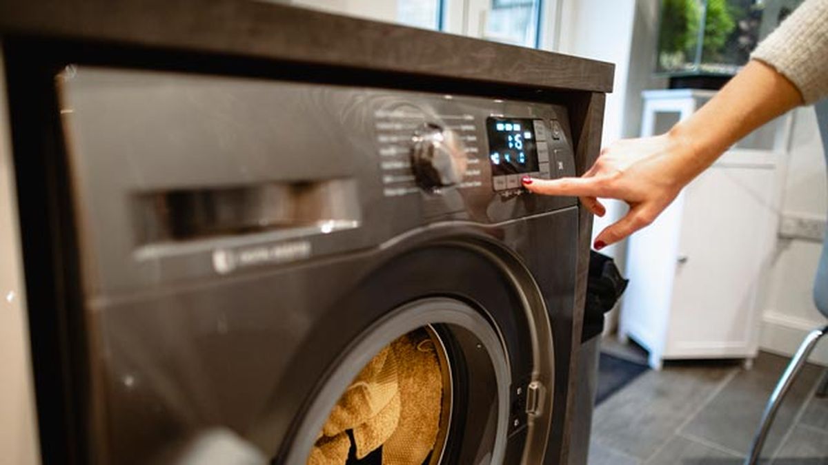 Según varios estudios, el último de Endesa, el 75% de los ciudadanos utiliza siempre el mismo programa de lavado. Probar los ciclos "eco" ahorra energía durante el uso de este aparato.