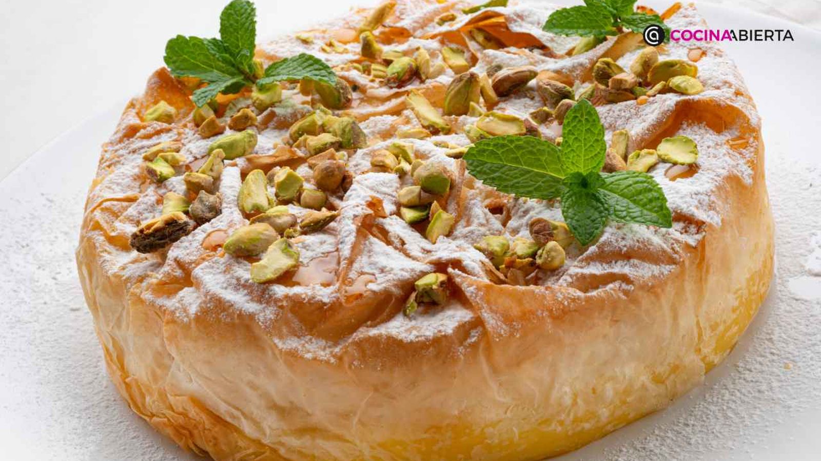 Bougatsa con miel y pistachos
