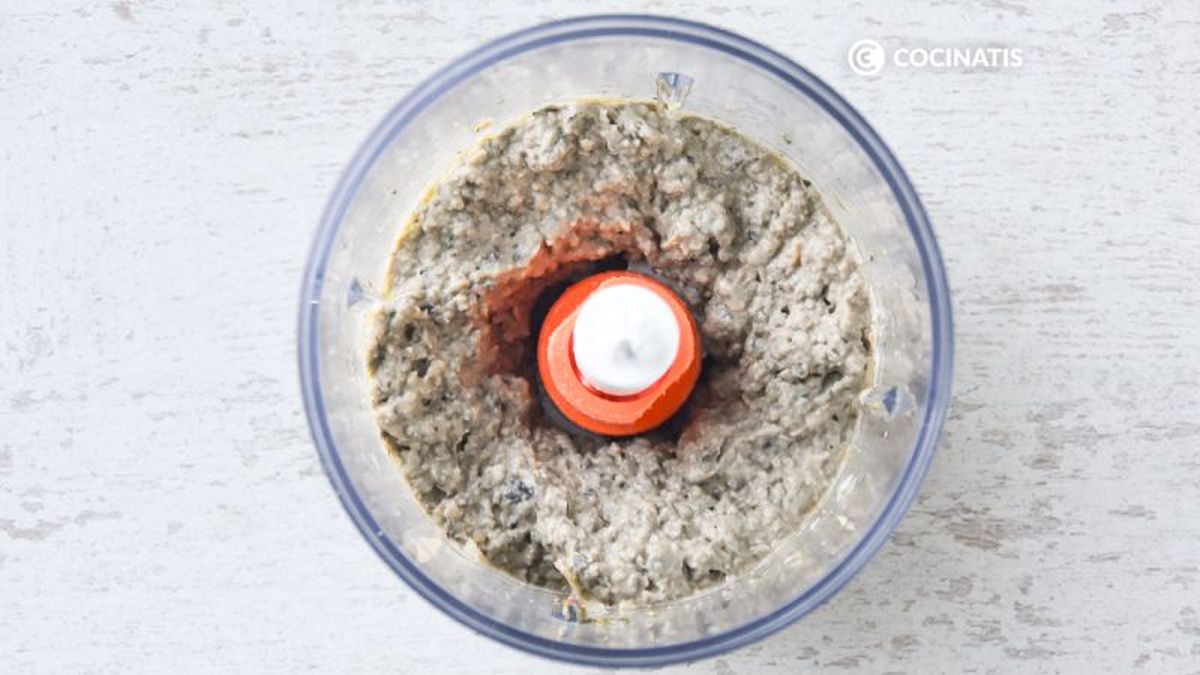 Pasta de hummus de aceitunas negras