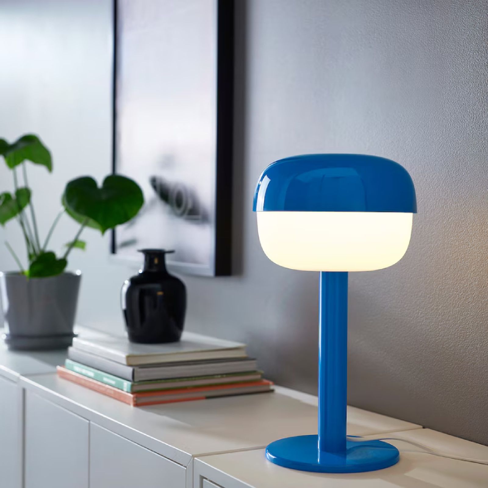 Lámpara de mesa retro Blåsverk de Ikea. Lámpara de mesa retro Blåsverk de Ikea.