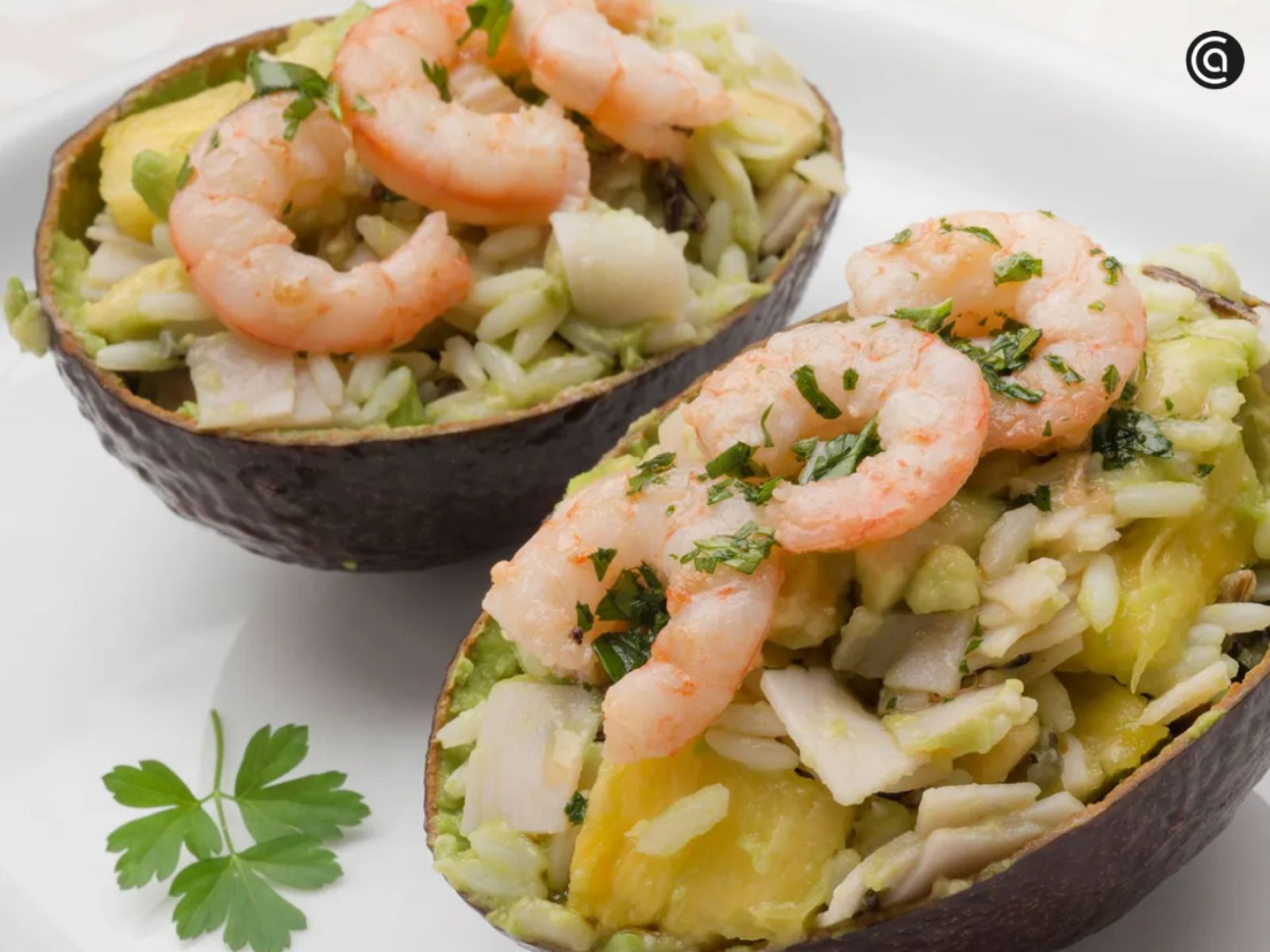 Un bocado fresco y cremoso, perfecto para una comida ligera. Un bocado fresco y cremoso, perfecto para una comida ligera.