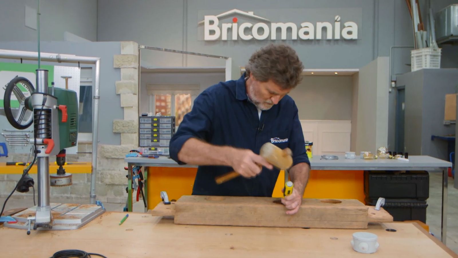 Cómo hacer una lámpara con una viga de madera paso 3 Cómo hacer una lámpara con una viga de madera paso 3